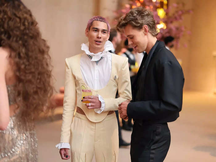 "Gossip Girl" actor Evan Mock chatted with "Elvis" star Austin Butler over drinks.