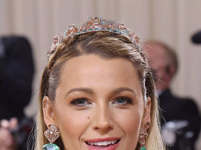 The Lorraine Schwartz crown Lively wore was painted bronze and green to match the look