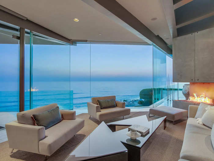 There are floor-to-ceiling glass windows throughout the home for residents to enjoy panoramic views while indoors.