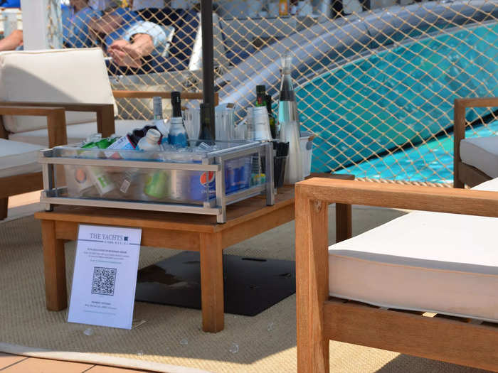 Each boat had a seating area on the dock that was stocked with snacks and drinks. There was also a QR code for ordering food or other drinks.