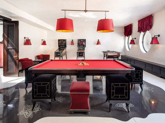 The lounge on the highest floor is an entertainment room, with a billiards table and pinball machines.