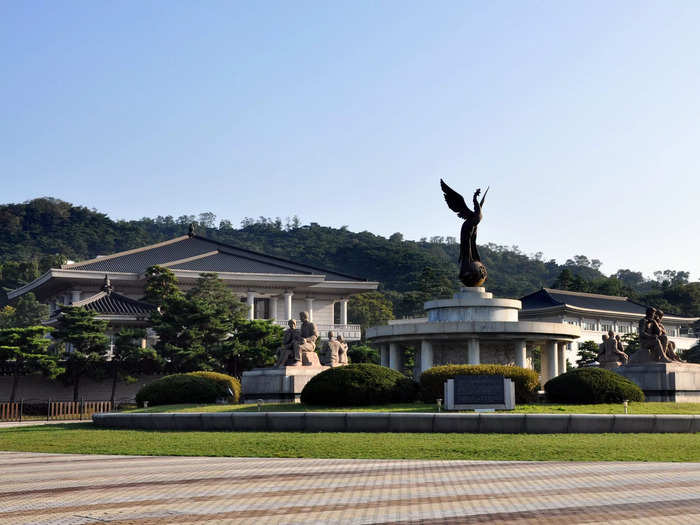 Although the Blue House is heavily guarded and securely positioned in front of mountains, North Korean military forces attempted to breach the grounds in 1968.