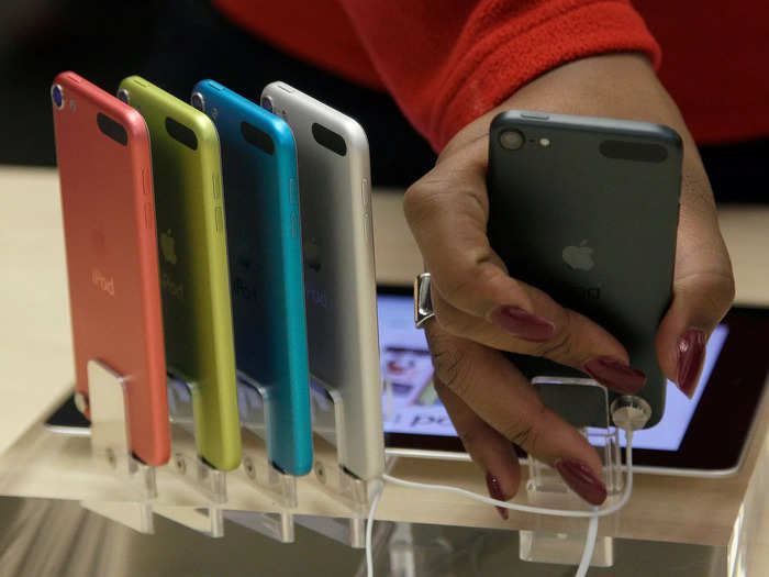 For the first time, the iPod Touch was offered in five colors, including blue, yellow, and pink. Apple also added its smart assistant, Siri; upgraded the camera and display; and made the device thinner and lighter than ever.