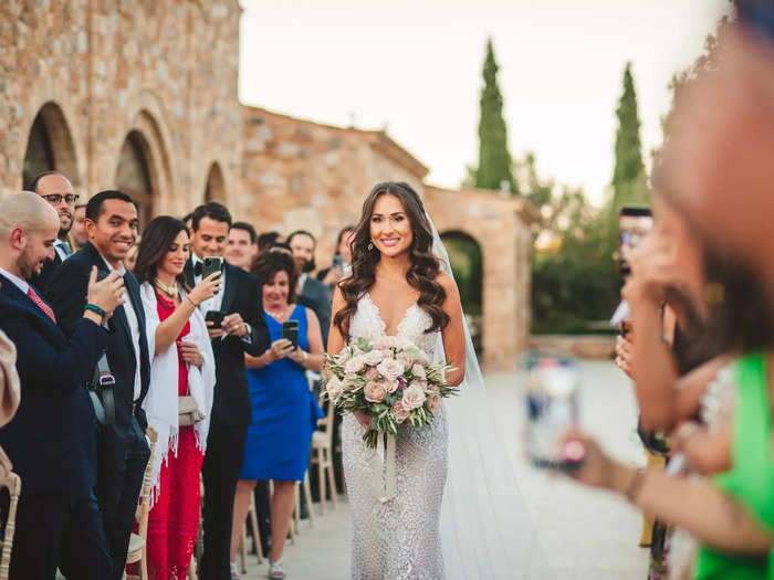 But in the rush to get her down the aisle, Jefferies forgot to attach the skirt.