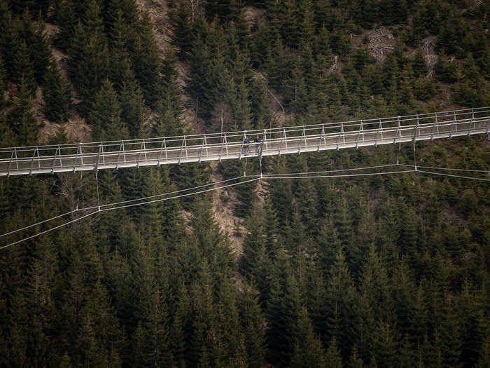 The bridge is suspended by six main supporting ropes and 60 wind ropes.