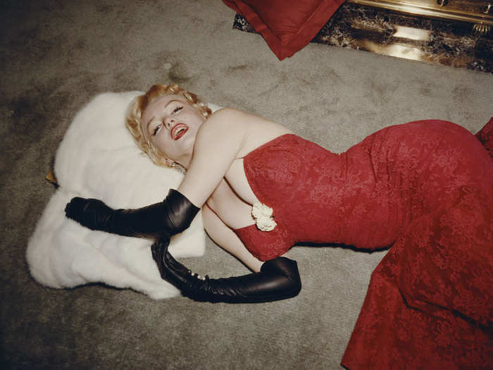 In 1955, Monro was photographed in a romantic deep-red lace evening down with black satin gloves.