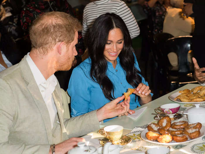 Later that day, the couple happily shared a samosa in what a royal photographer called "an uncommon moment."