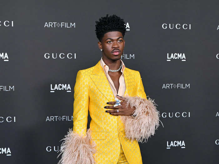 With a burst of yellow and peach feathers, Lil Nas X opted for high drama for the 2021 LACMA Art+Film Gala presented by Gucci.