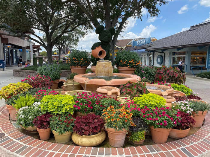 Disney Springs is a shopping, dining, and entertainment center located just minutes away from Disney World