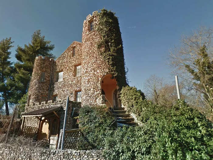 When Mike Shelton first laid eyes on the Franklin Castle in Oklahoma, it was falling apart. Built in 1931, the castle was a shell of its former self — it was covered in vines and the interiors were damaged by water leaks.