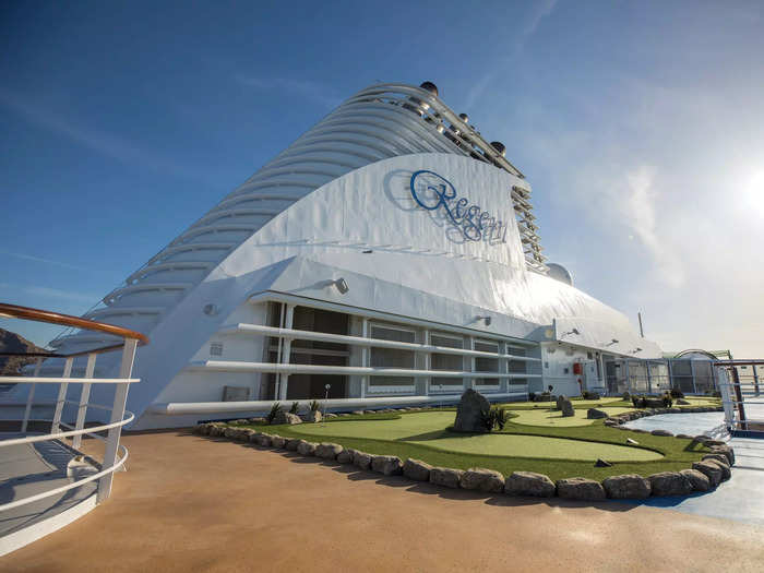 The Seven Seas Mariner — which can accommodate almost 685 guests — has amenities like a bocce court, a putting green, a pool …