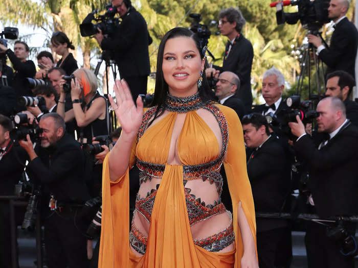 And supermodel Adriana Lima once again stunned on the red carpet in a daring maternity dress.