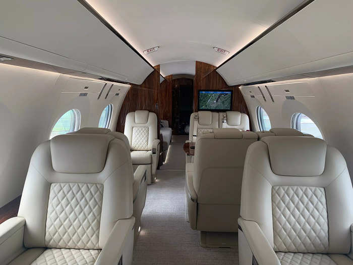 The cabin was configured in the same way as the G280 I boarded, but can hold up to 13 people. Large windows in the cabin space let lots of natural light in.