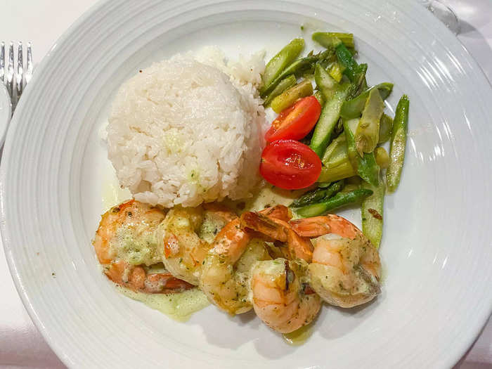 I went there for dinner one night and had garlic tiger shrimp with jasmine rice, seasonal veggies, and herb butter. The shrimp was juicy with great flavor, the rice was sticky, which I like, and the asparagus and tomatoes were well-seasoned.