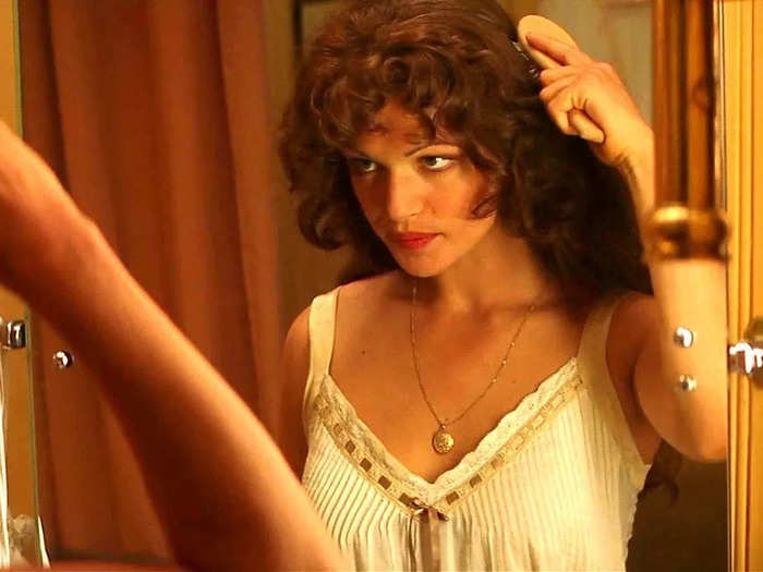 Rachel Weisz plays Evelyn, a brilliant Egyptologist and O