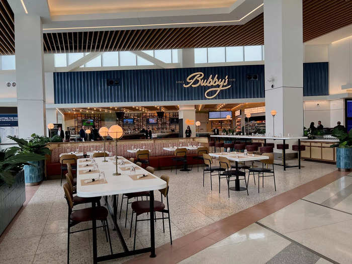 Walking towards gates 61-79, we explored the food and seating areas around the terminal. Delta has partnered with airport hospitality company OTG to bring new sit-down restaurants to the space, like Bubby