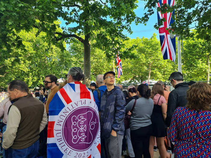 I took my time deciding where to stand, admiring the many Union Jack flags and outfits that I spotted during my journey.