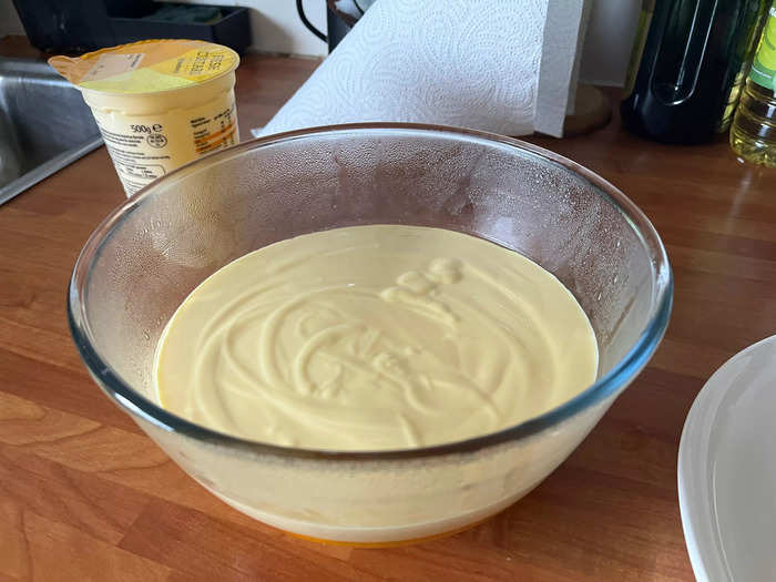 Once completely set, pour the fresh custard over the jelly layer.