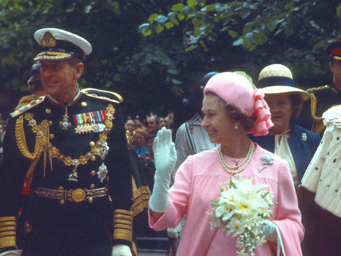 On the following day, Her Majesty wore a bubblegum-pink look to greet crowds and attend several jubilee events.