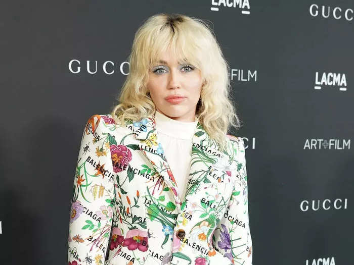 Miley Cyrus says her godmother Dolly Parton sends her messages via fax machine.