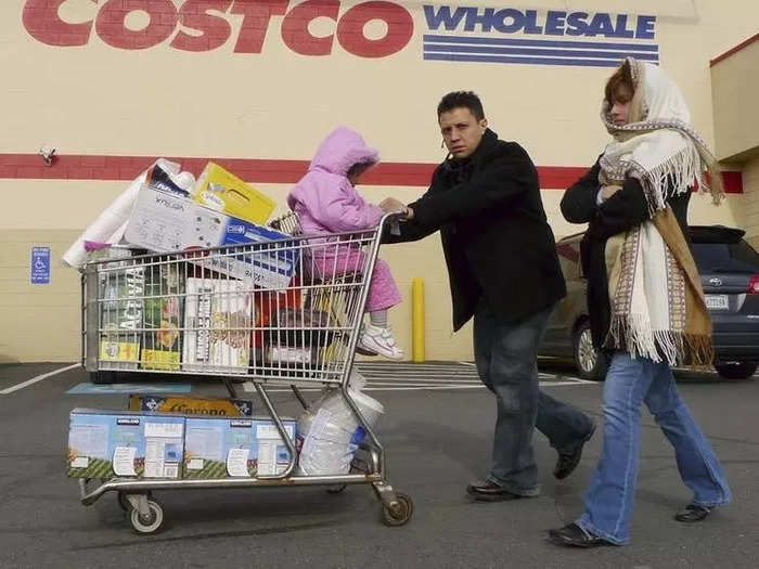 Costco has over 500 stores in the US, and Sam