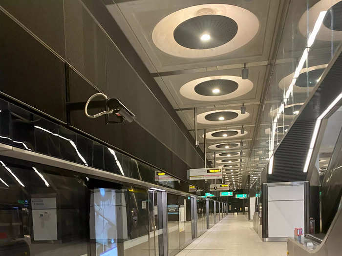 Despite it being rush hour, the platform was extremely quiet. Other stations I stop at on my normal commute are usually rammed full of people as the tube is one of the most common ways to travel to work in London.