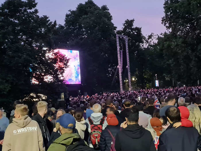 The concert was open to those who had won tickets in a public ballot. For non-ticket holders, a small screening took place at the nearby St. James