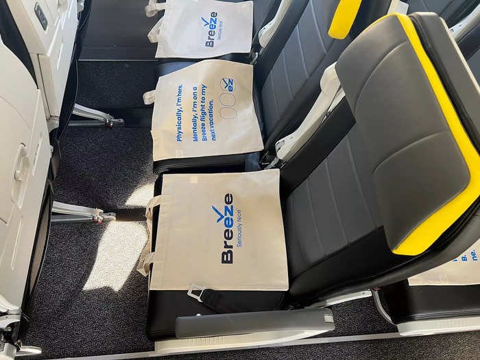 Trying out the standard economy seat, I was impressed with the legroom. Other carriers like Avelo, Spirit, and Frontier only offer 28-29 inches of pitch, while Breeze offers 30 inches.