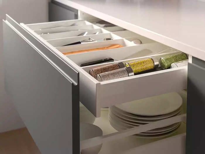 An insert for making a spice drawer