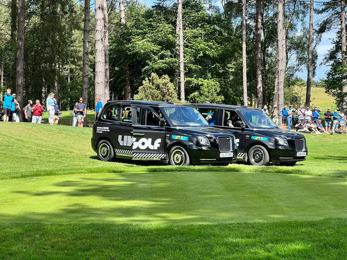 Horsfield and Mickelson, along with many other players, were ferried to the tee in LIV branded London Black Cabs, though Johnson chose to walk leaving one of the three cabs on the third hole empty.