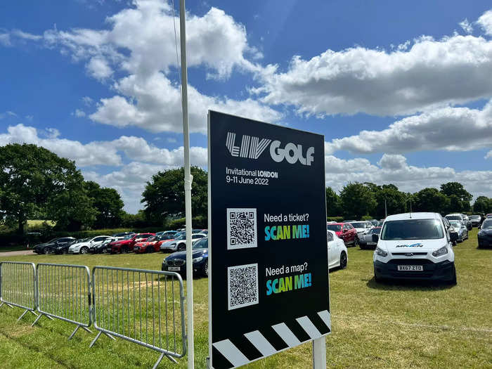 The whole process was extremely smooth, although the amount of signage telling fans that they were headed to a tournament being billed as a golfing revolution was minimal.