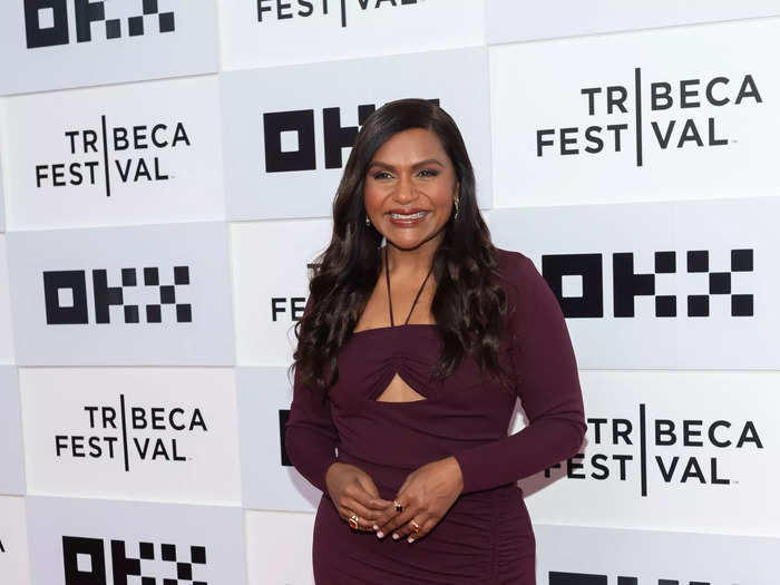 Mindy Kaling had fun with cutouts on the red carpet.