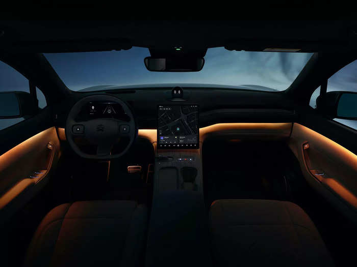 It also features 256-color ambient lighting.