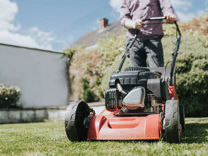 24. Landscaping and groundskeeping workers earn a median of $30,340 a year, and 9,050 are employed in the hotel industry.