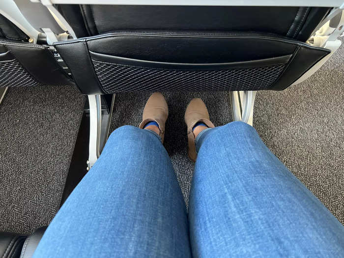Trying out the standard economy seat, I was impressed with the legroom. Other carriers like Avelo, Spirit, and Frontier only offer 28-29 inches of pitch, while Breeze offers 30 inches.