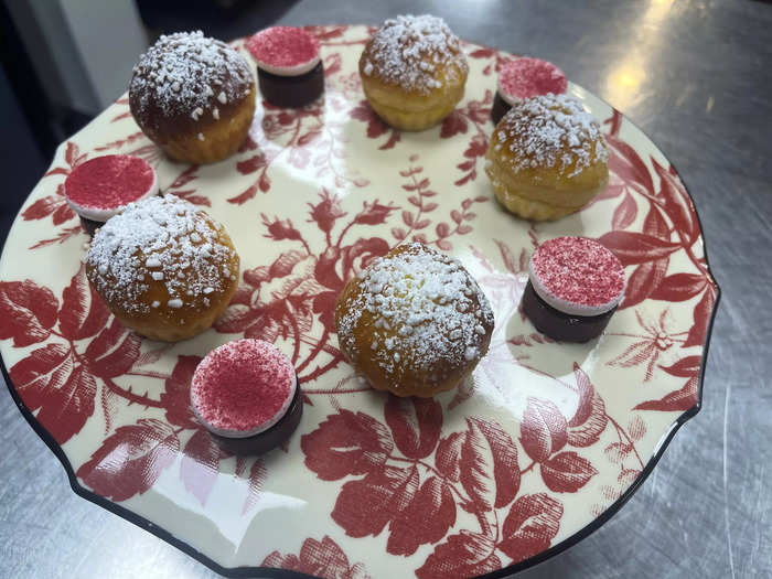 Last was dessert. I thought the standout offering were the petit fours and pasticcini served on an elegant leaf-print cake stand.