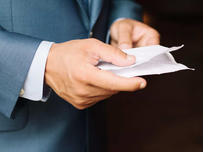 More couples are writing handwritten notes to guests.