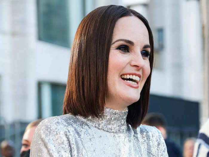 In real life Michelle Dockery, who plays Lady Mary, goes for sleek bobs, glam sequins, and heavy smokey eyes.