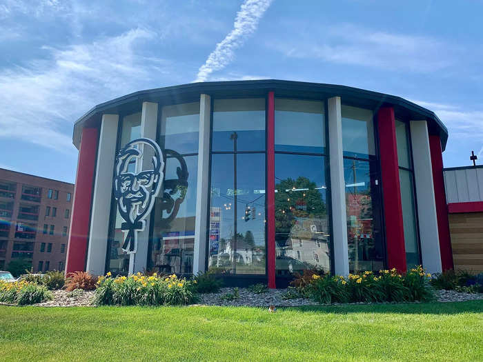 On May 3, KFC opened one of the most impressive restaurants in its 25,000-location portfolio in Painted Post, New York.