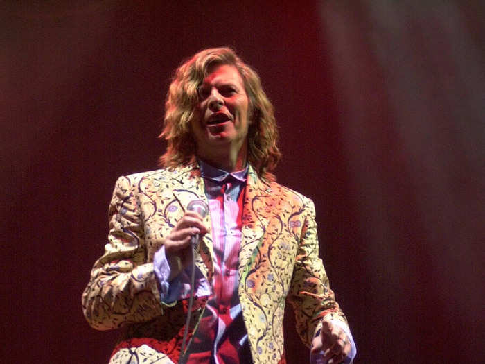 David Bowie opted for longline tailoring for his performance at the 2000 Glastonbury festival.