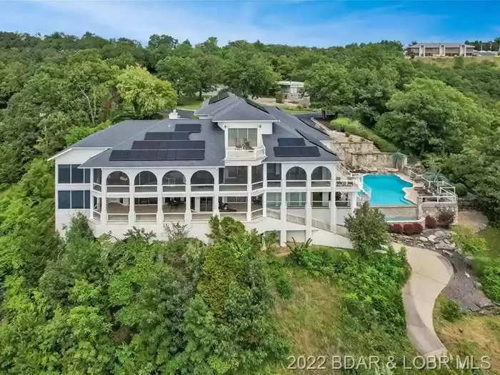 Missouri: 2608 & 2606 Arrowhead Estates Road, Village of Four Seasons - $9.99 million