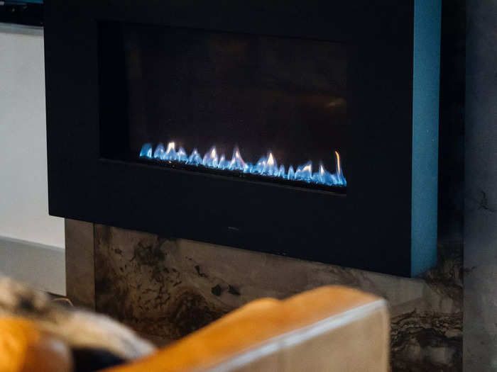 But during the cold snowy winter, guests can warm up by the gas fireplace.