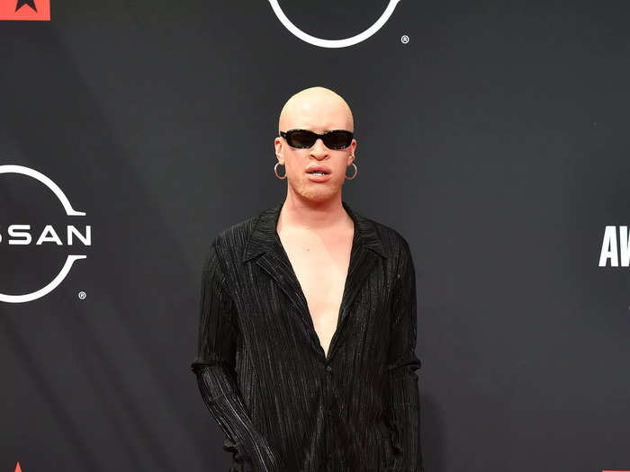 Shaun Ross attended the 2022 BET Awards in Los Angeles, California in a plain-black look.