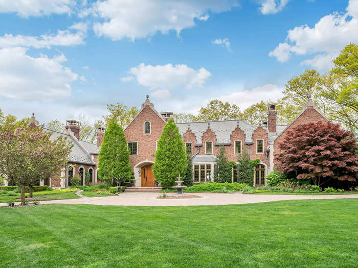 New Jersey: 275 Indian Trail Drive, Franklin Lakes - $25 million