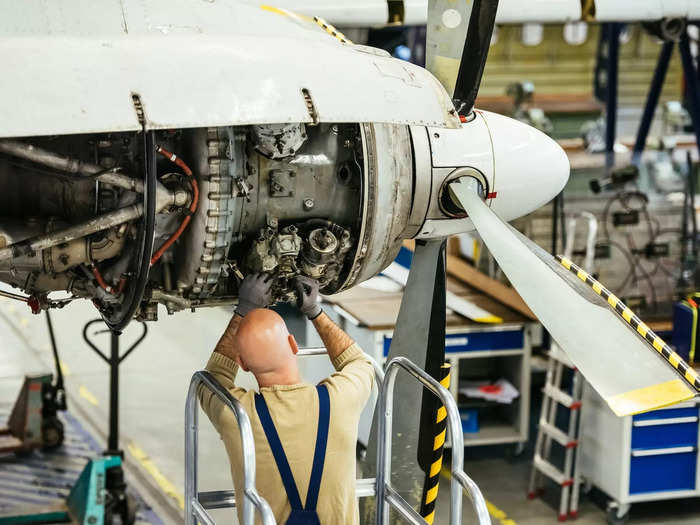Jacksonville, FL: Aircraft mechanics and service technicians