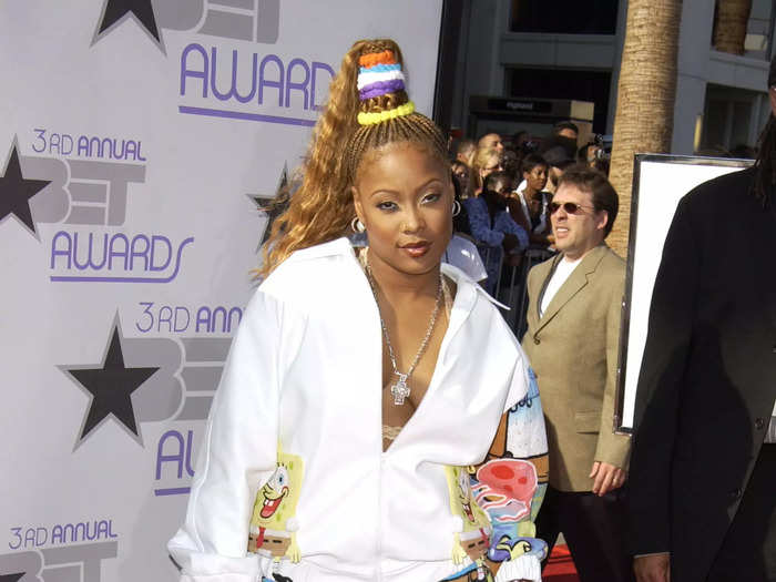 At the 2003 awards, rapper Da Brat look for outfit inspiration from Spongebob Squarepants and even had a matching lunchbox.