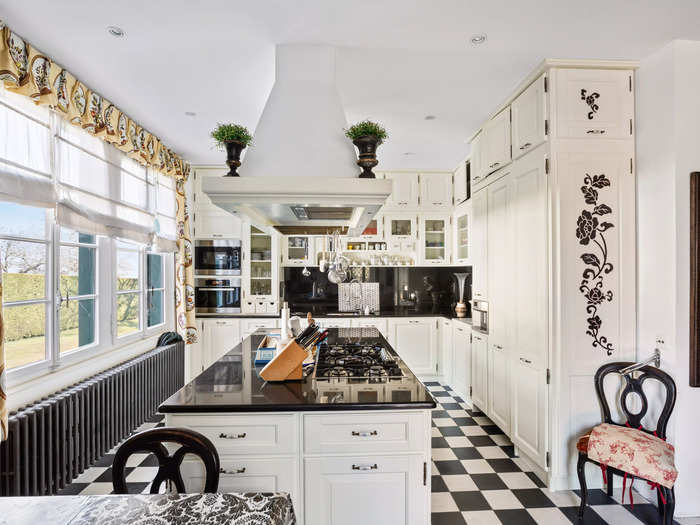 The black-and-white kitchen comes with a full suite of appliances and has a spacious island counter.