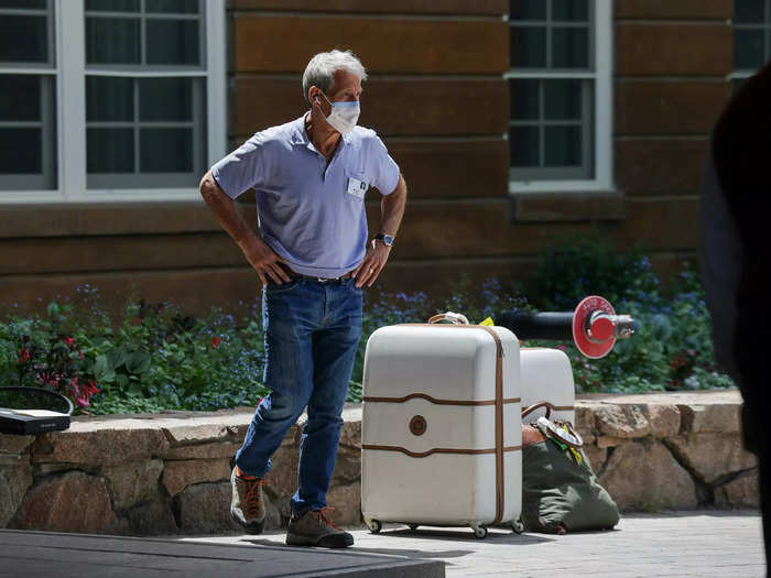 Snap Chairman Michael Lynton collects his bags.