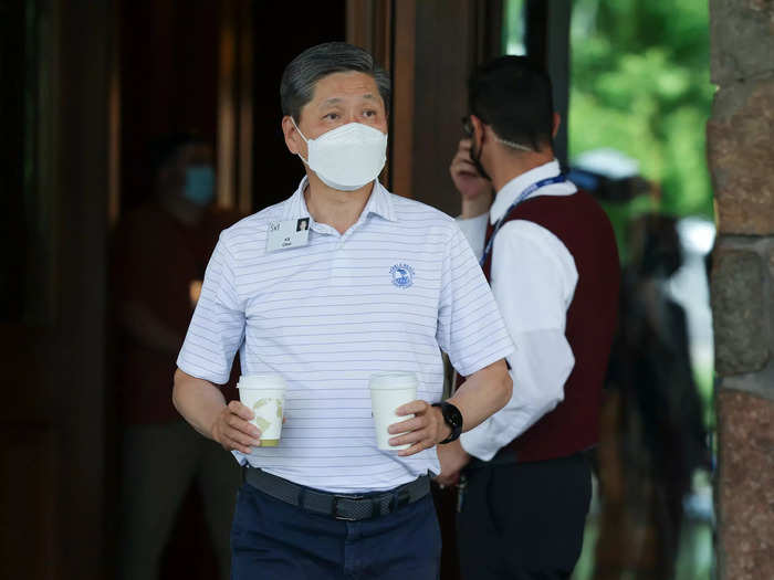 KS Choi, CEO of Samsung Electronics North America, goes on a coffee run.