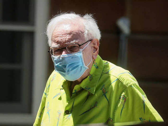 Famed billionaire investor Warren Buffett arrives at the conference.